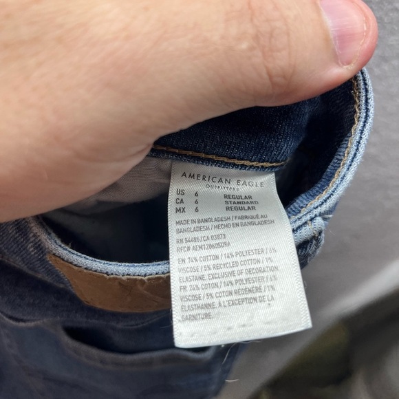 American Eagle Mom Jean Denim Jeans Womens 6 Blue Stretch 90s loose Cute 2205 - Picture 4 of 11